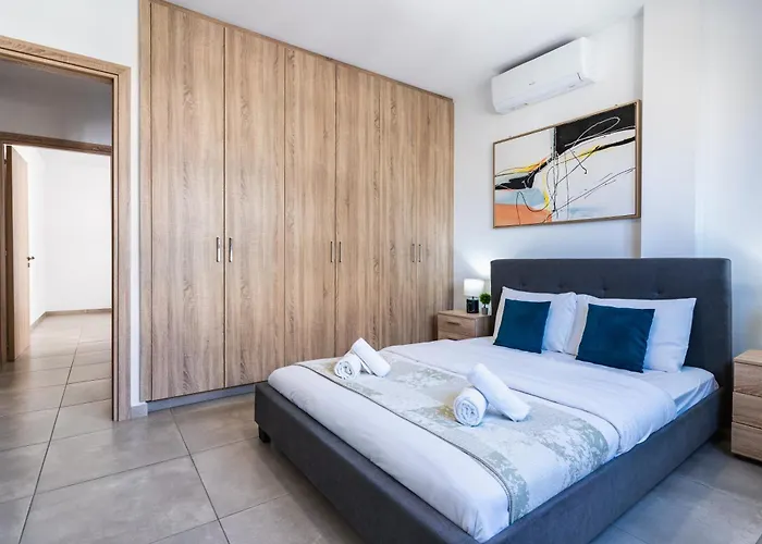 Hilltop 2-bedroom アパート